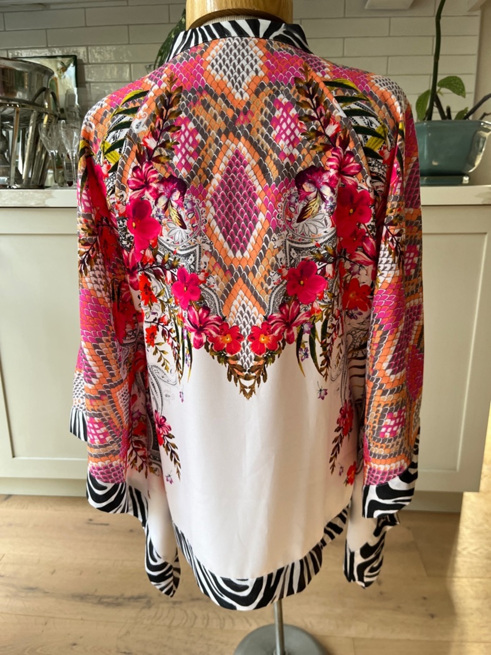 Ted Baker Elvina Samba White Blouse with Hot Pink Floral & Zebra Trim - Picture 8 of 13